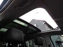 Volkswagen Touran TDI SE Family - U10430