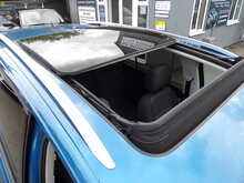 Volkswagen Touran TDI SE Family - U10430