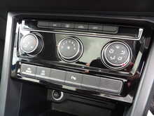 Volkswagen Touran TDI SE Family - U10430