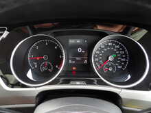 Volkswagen Touran TDI SE Family - U10430