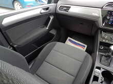 Volkswagen Touran TDI SE Family - U10430