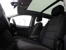 Volkswagen Touran TDI SE Family - U10430