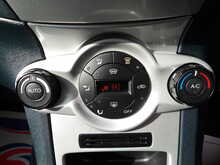 Ford Fiesta Titanium - U10520