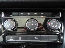 Volkswagen Touran TDI BlueMotion Tech SE Family - U10563