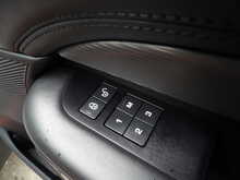 Land Rover Discovery SD V6 HSE Luxury - U10569