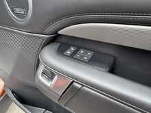 Land Rover Discovery SD V6 HSE Luxury - U10569