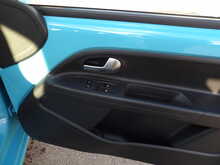 Volkswagen up! Move up! - U10696