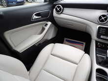 Mercedes-Benz GLA GLA200 Sport - U10705