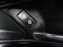 Land Rover Discovery Sport D200 MHEV SE - U10726