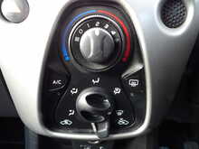 Peugeot 108 VTi Active - U10745