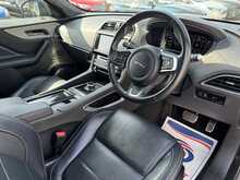 Jaguar F-PACE D180 Chequered Flag - U10814