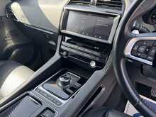 Jaguar F-PACE D180 Chequered Flag - U10814