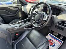 Jaguar F-PACE D180 Chequered Flag - U10814