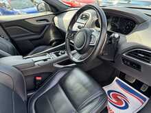 Jaguar F-PACE D180 Chequered Flag - U10814