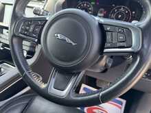 Jaguar F-PACE D180 Chequered Flag - U10814