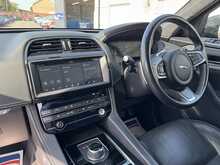 Jaguar F-PACE D180 Chequered Flag - U10814