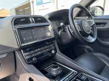 Jaguar F-PACE D180 Chequered Flag - U10814