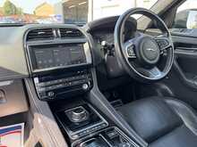 Jaguar F-PACE D180 Chequered Flag - U10814