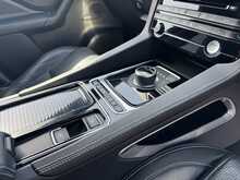Jaguar F-PACE D180 Chequered Flag - U10814