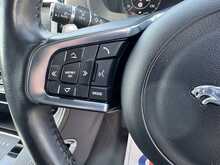 Jaguar F-PACE D180 Chequered Flag - U10814