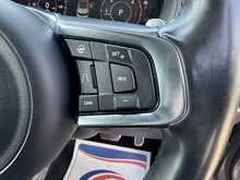 Jaguar F-PACE D180 Chequered Flag - U10814