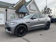 Jaguar F-PACE D180 Chequered Flag - U10814