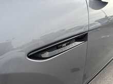 Jaguar F-PACE D180 Chequered Flag - U10814