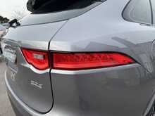Jaguar F-PACE D180 Chequered Flag - U10814