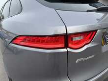 Jaguar F-PACE D180 Chequered Flag - U10814