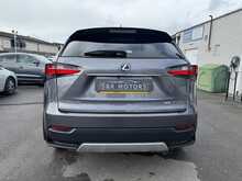 Lexus NX 300h Premier - U10914
