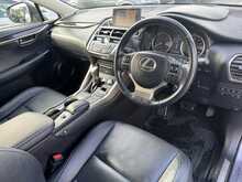 Lexus NX 300h Premier - U10914