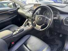 Lexus NX 300h Premier - U10914