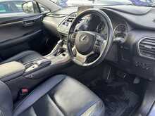 Lexus NX 300h Premier - U10914