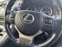 Lexus NX 300h Premier - U10914