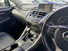 Lexus NX 300h Premier - U10914