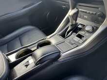 Lexus NX 300h Premier - U10914