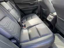 Lexus NX 300h Premier - U10914