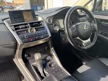 Lexus NX 300h Premier - U10914