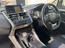 Lexus NX 300h Premier - U10914