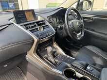 Lexus NX 300h Premier - U10914