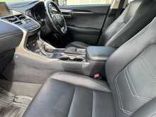 Lexus NX 300h Premier - U10914