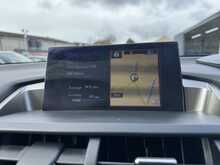 Lexus NX 300h Premier - U10914