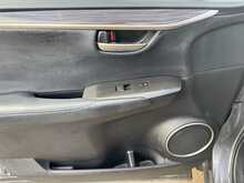 Lexus NX 300h Premier - U10914