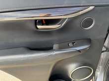 Lexus NX 300h Premier - U10914