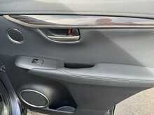Lexus NX 300h Premier - U10914