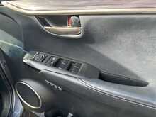 Lexus NX 300h Premier - U10914