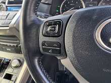 Lexus NX 300h Premier - U10914