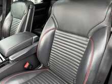 Land Rover Discovery SD V6 HSE - U10932