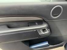 Land Rover Discovery SD V6 HSE - U10932