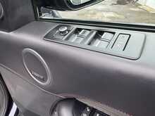 Land Rover Discovery SD V6 HSE - U10932